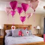 Chambre avec valentines et ballons