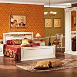 Dormitor cu mobilier alb elegant