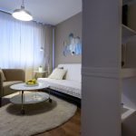 Iluminat studio într-un apartament studio