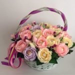 Panier avec roses