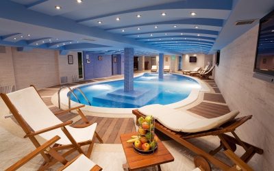 Piscină într-o casă de țară: design interior și exterior