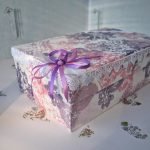 Box dekorace s decoupage a saténovou stuhou