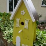 birdhouse الأصفر