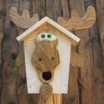 birdhouse محلية الصنع مع الأيائل