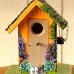 birdhouse خشبية غير عادية