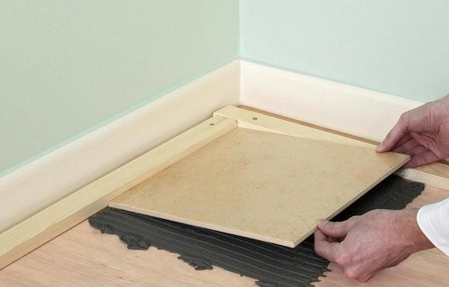 Les carreaux peuvent-ils être posés sur des planchers en bois